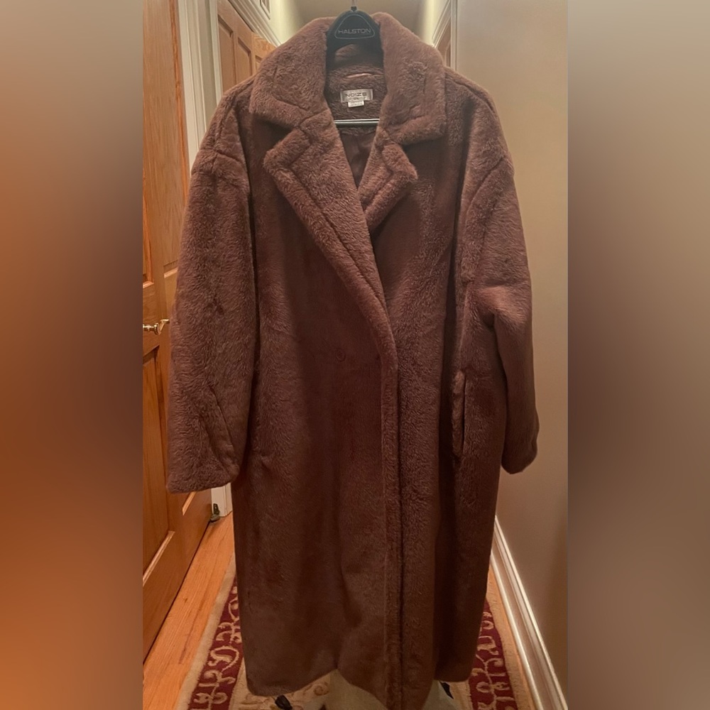 NOIZE full length Teddy coat. NWOT. Oversize. Brown. XL